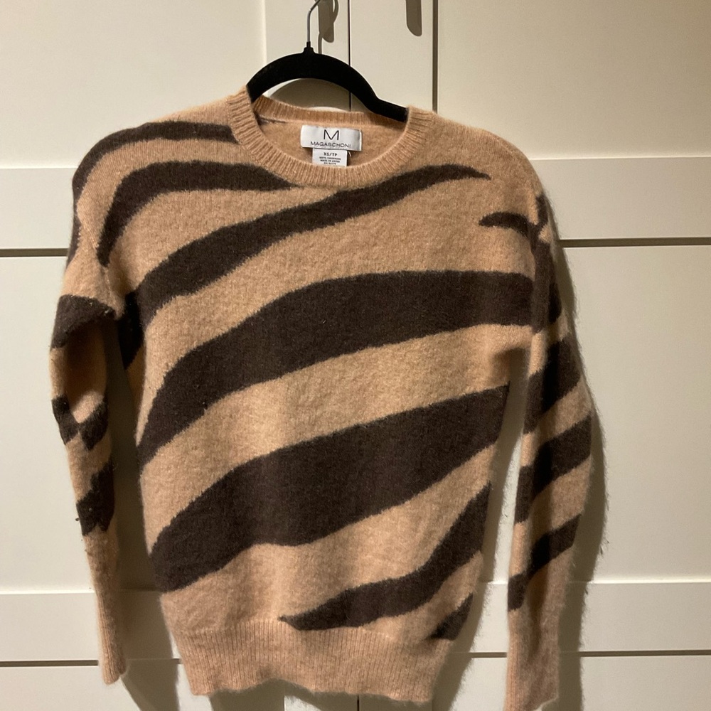 Magaschoni 100% cashmere sweater